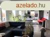 Modern csaldi hz, nagy terek s tekintlyes mret, szp k