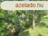 Elad csaldi hz Csmdr, 	hz patakkal, pajtval, mhelly