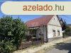 Elad csaldi hz Enying, 	Kzpont