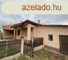 Sajld csendes, bks utcjban kis csaldi hz elad!