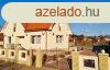 Poroszl, Elad csaldi hz