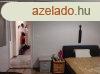 Els emeleti tgla laks garzzsal egytt elad