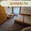 Elad Balatonszabadiban KT GENERCIS CSALDI HZ kerttel, 