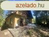 Elad csaldi hz Lenyfalu, 	Dunaparthoz kzel
