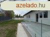 Elad 90 nm-es j pts Ikerhz Adony kzpont, csendes 
