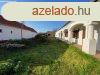 Szls utcban 1800 m2 telken feljtott paraszthz bvtsi