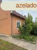 Szandaszlsn sarki telken, kzepes llapot, szigetelt tg