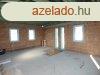 Megvtelre knlunk Vecss legszebb rszn egy garzsos, HS