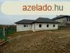 Elad 116 nm-es j pts Csaldi hz Kozrmisleny