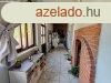 Elad csaldi hz Dvod, 	Falukzponthoz kzel