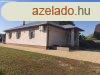 Elad csaldi hz Tpiszele