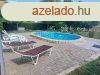 Elad csaldi hz Balatonkeresztr, 	Kzel az z utcai stran