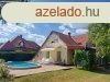 Elad csaldi hz Balatonkeresztr, 	Kzel az z utcai stran
