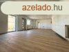 Elad csaldi hz Sereglyes, 	Kzpont