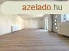 Elad csaldi hz Sereglyes, 	Kzpont
