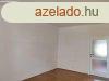 Szolnokon, a belvrosban 3.emeleti, ktszobs erklyes laks