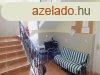 Bogcson apartman s csaldi hz csendes utcban, frdhz k