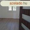 Monoron kzpont kzelben, 2 db trsashzi laks p