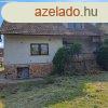 Gombn feljtst ignyl 150 m2 hz, 916 m2 telek